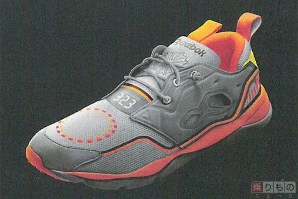 大阪環状線３２３系Reebokスニーカー 大阪の新しい足」大阪環状線の新型車両がスニーカーに 巨大オブジェも