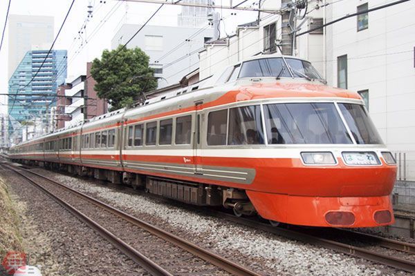 ロマンスカー「LSE」7月に定期運行終了 記念ロゴ掲出、セレモニーも