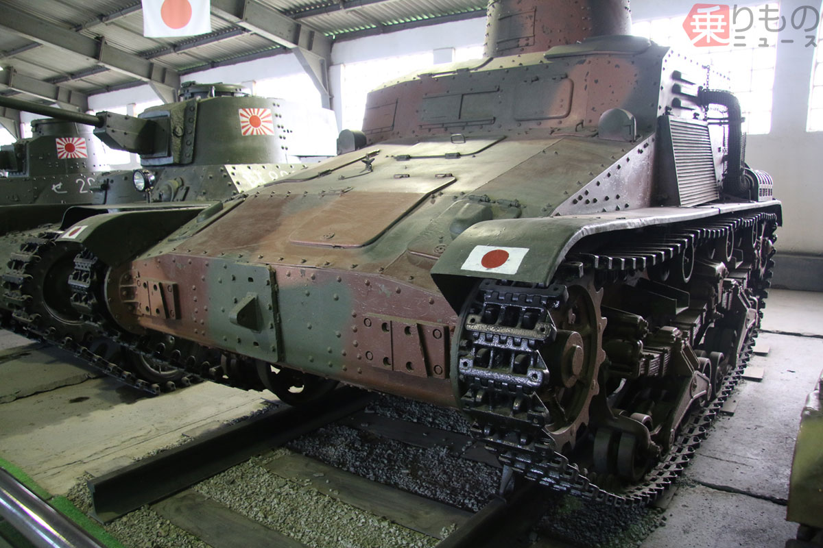 線路も走れる旧日本軍の秘密兵器！ どう見ても戦車な九五式装甲軌道車