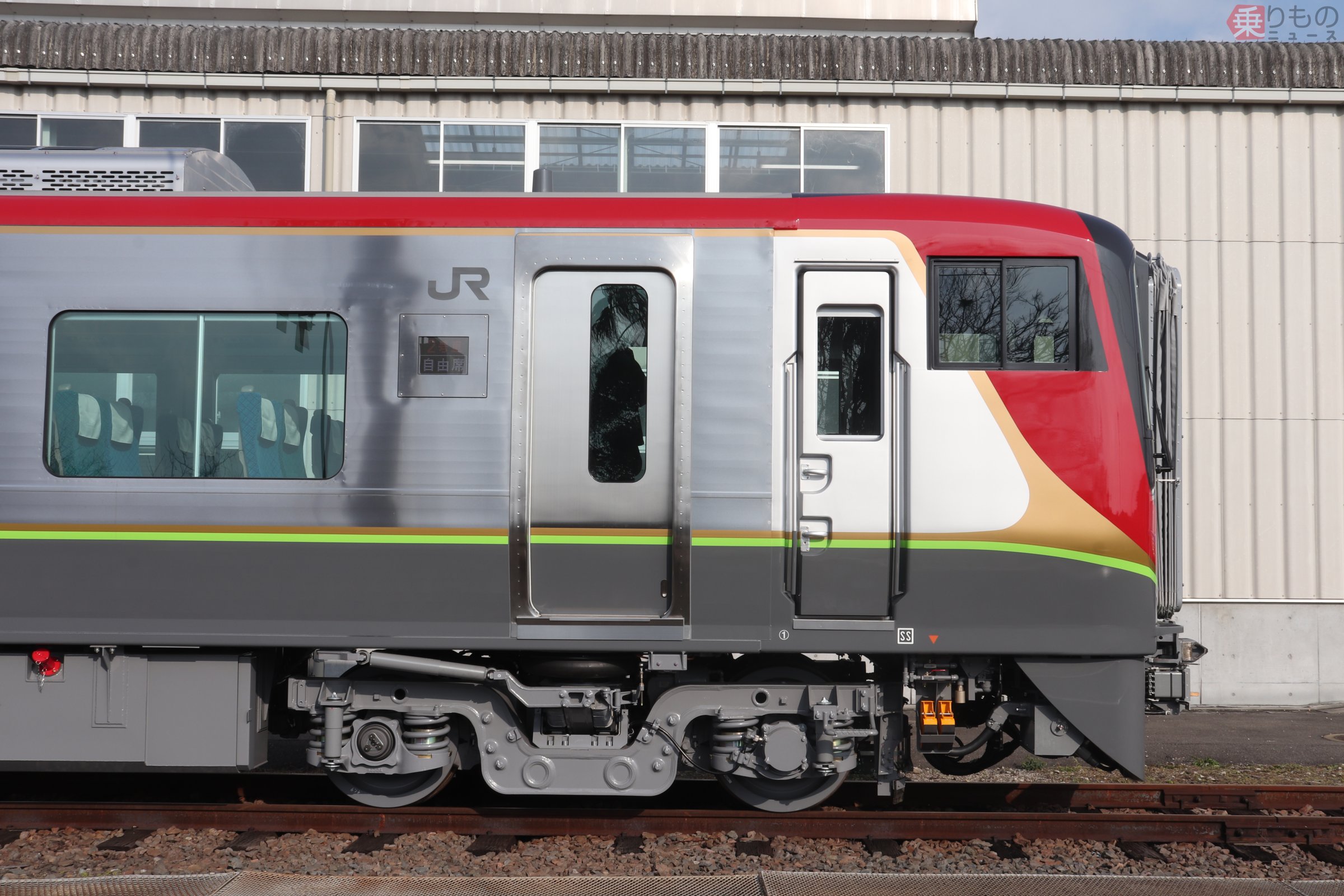 諸元表「JR四国 2700系特急形ディーゼルカー」 | 乗りものニュース