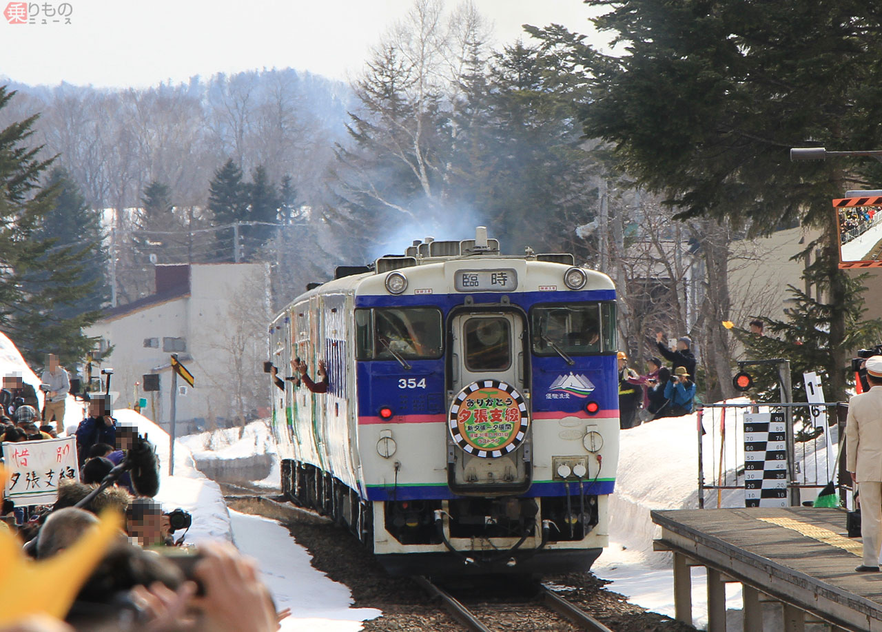 市自ら選んだ「攻めの鉄道廃止」 JR石勝線夕張支線、代替バスはどう「進化」したのか | 乗りものニュース