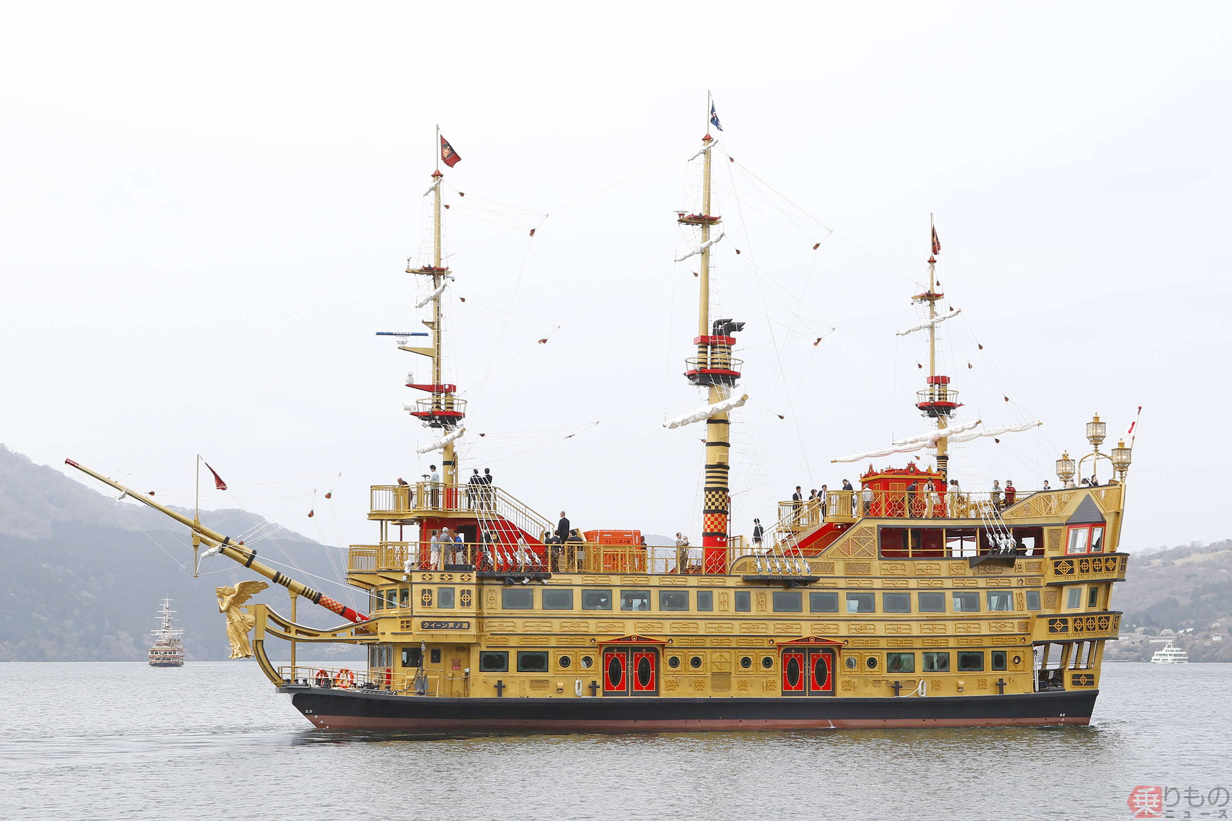 黄金の海賊船「クイーン芦ノ湖」箱根に登場 船内に「女王の玉座」 水戸