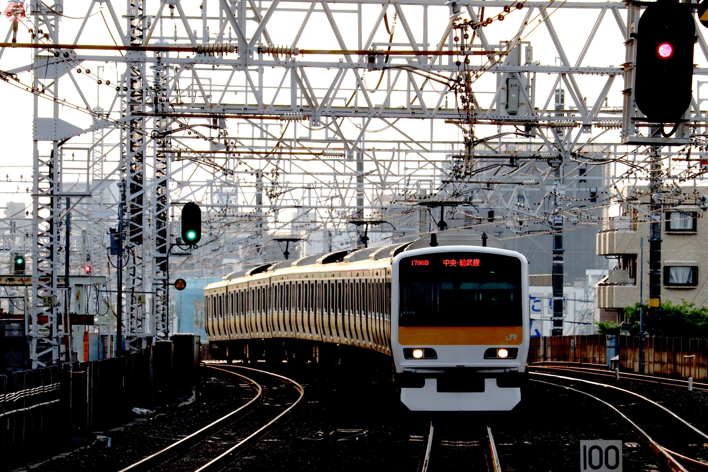 鉄道の信号機、何を運転士に伝えているのか 道路とは異なる色の