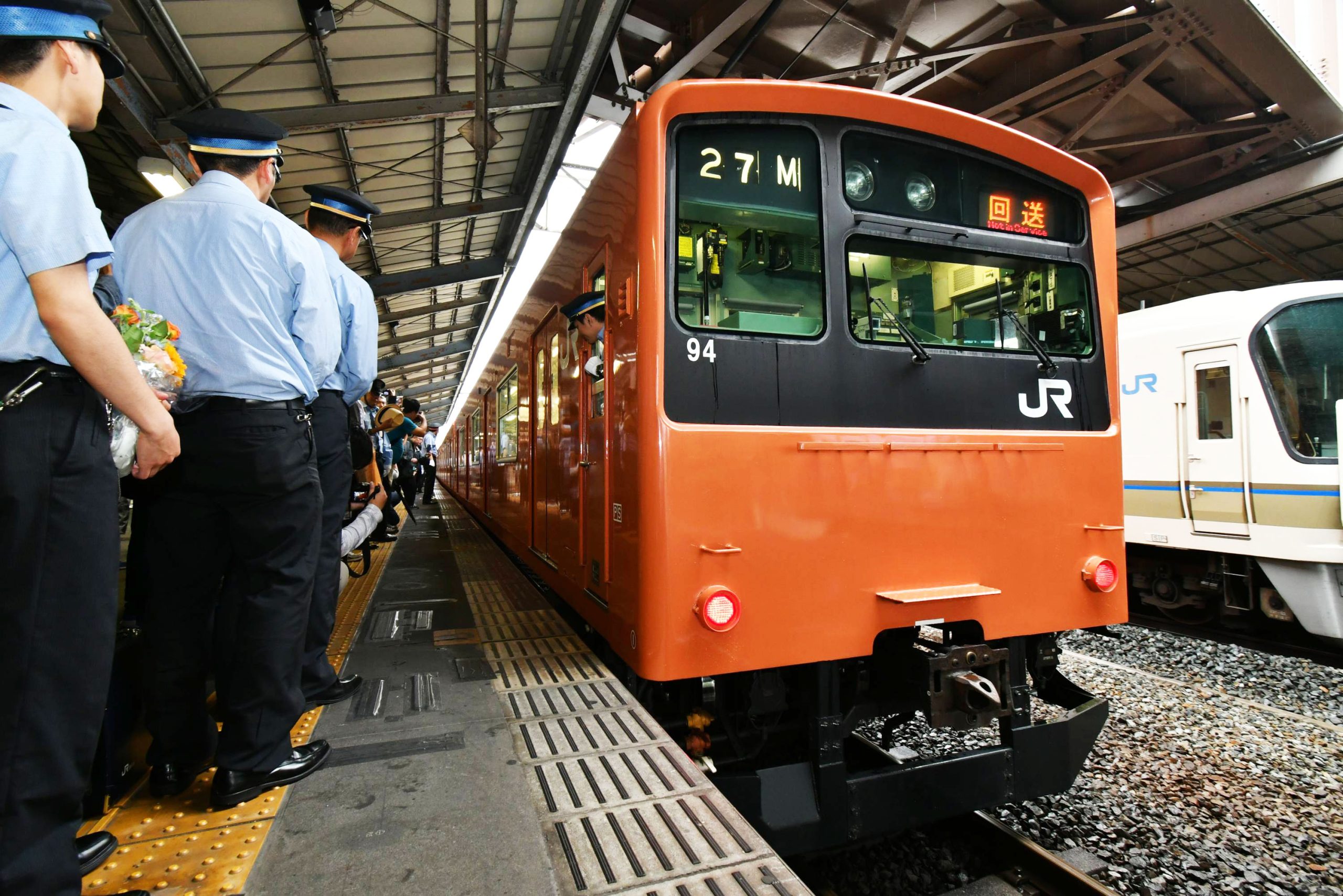 オレンジ色の電車」見納めに JR大阪環状線から201系が引退