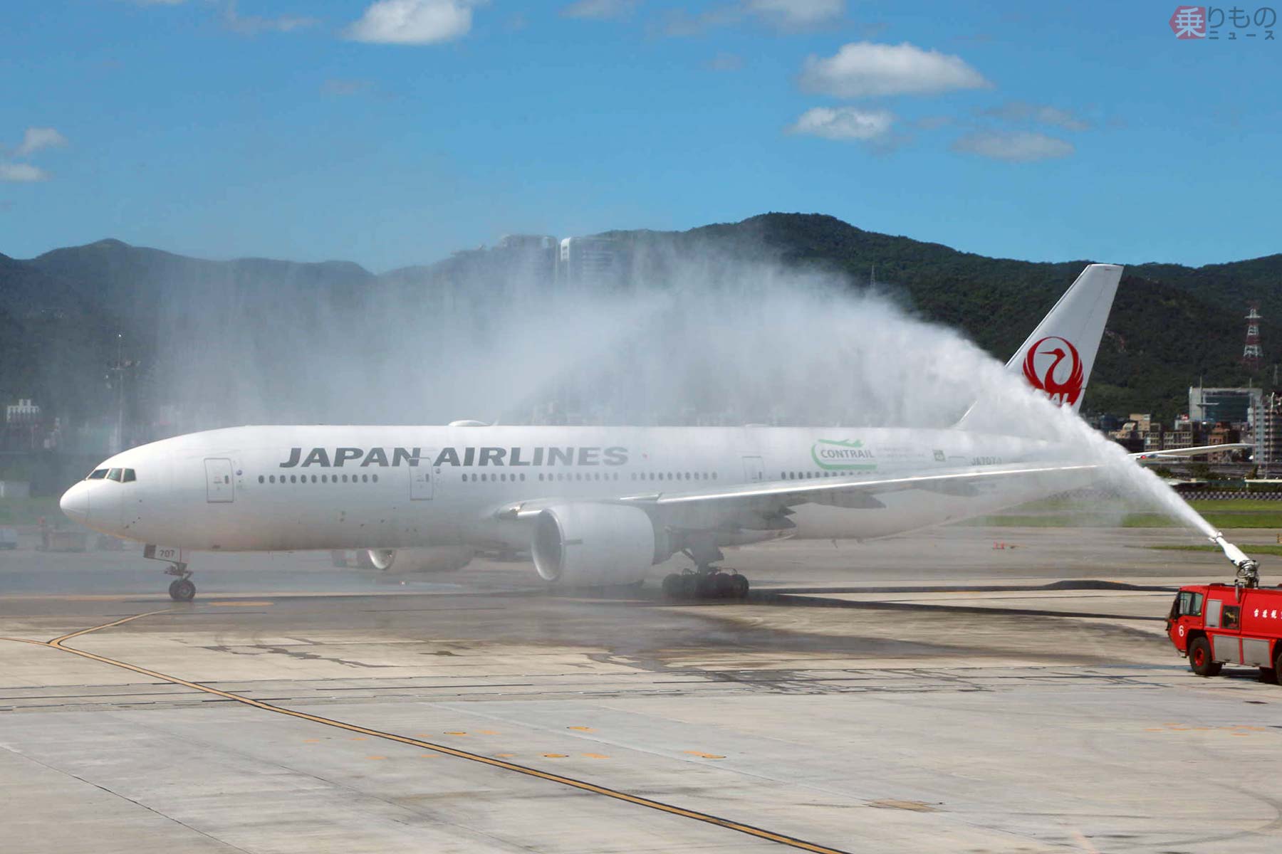 JAL台北で「還暦祝い」 日本アジア航空時代のCA制服、30機以上の飛行機模型展示 | 乗りものニュース