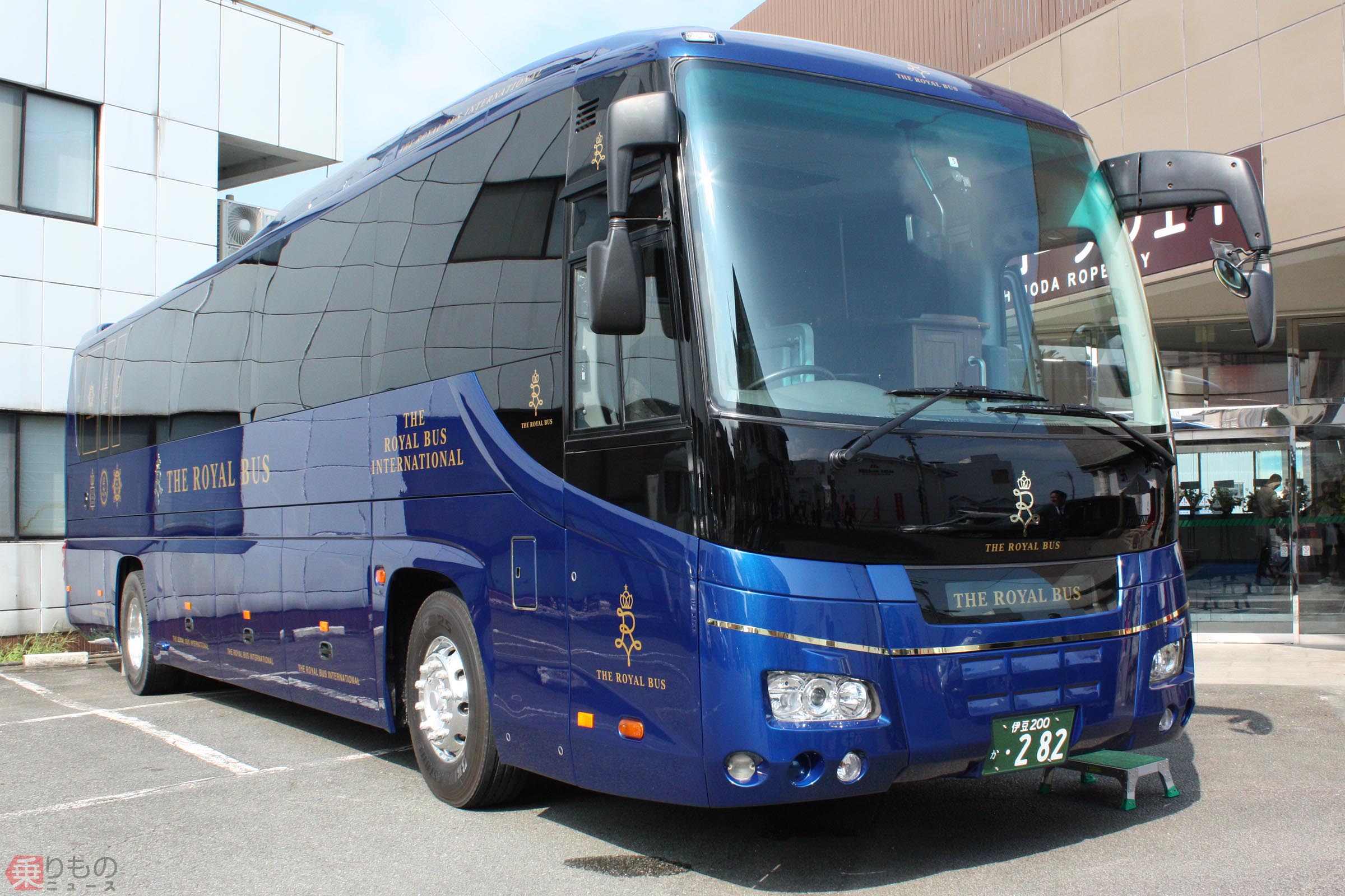 バスも観光列車風に！ 伊豆の「ザ ロイヤルエクスプレス」専用