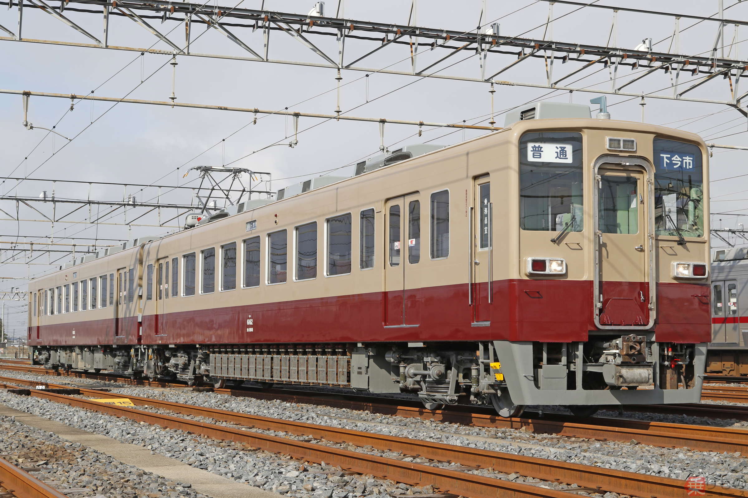 東武ツートンカラー」28年ぶり復活 6050型電車に6000系