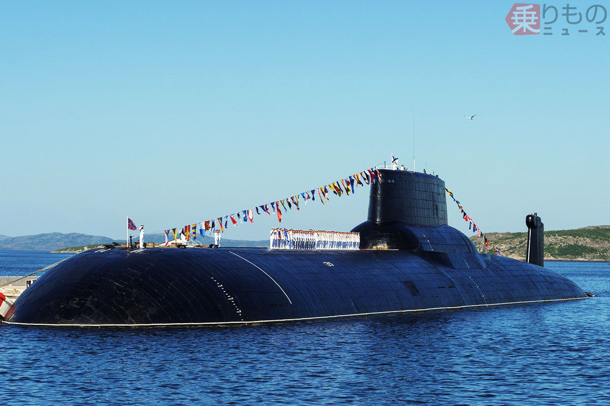 潜水艦にプール!?「軍艦の意外なリフレッシュ設備」5選 長期航海中の