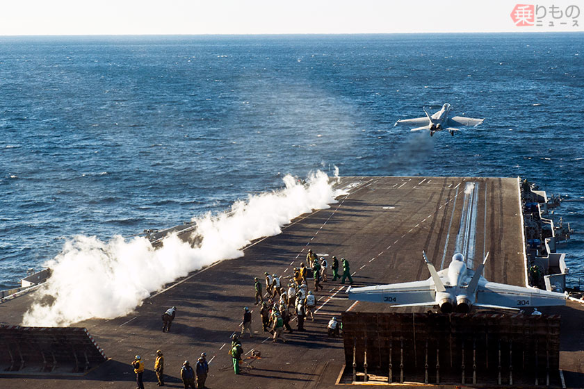 30tの艦載機が2秒で300km/h！空母の蒸気カタパルト脅威の加速どう実現