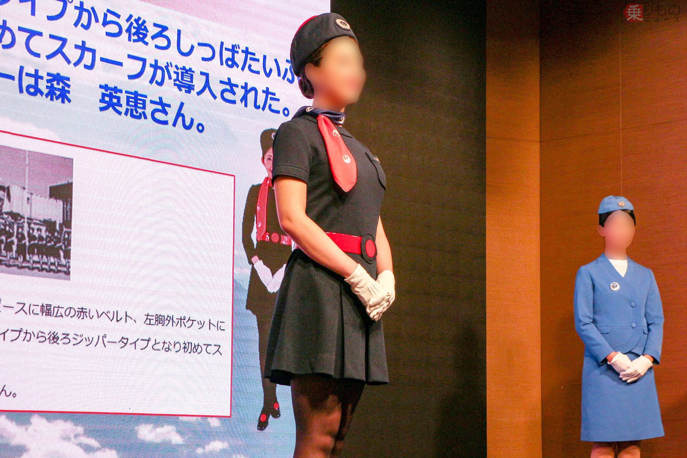 ひざ上8cm JALミニスカCA制服は「搭乗方法」も影響ありか？ 当時の流行だけでなく | 乗りものニュース