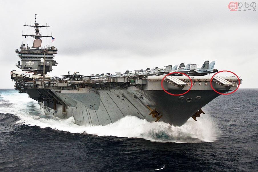米空母の「ツノ」なぜ見なくなった？ 飛行甲板の舳先に2本…決して体