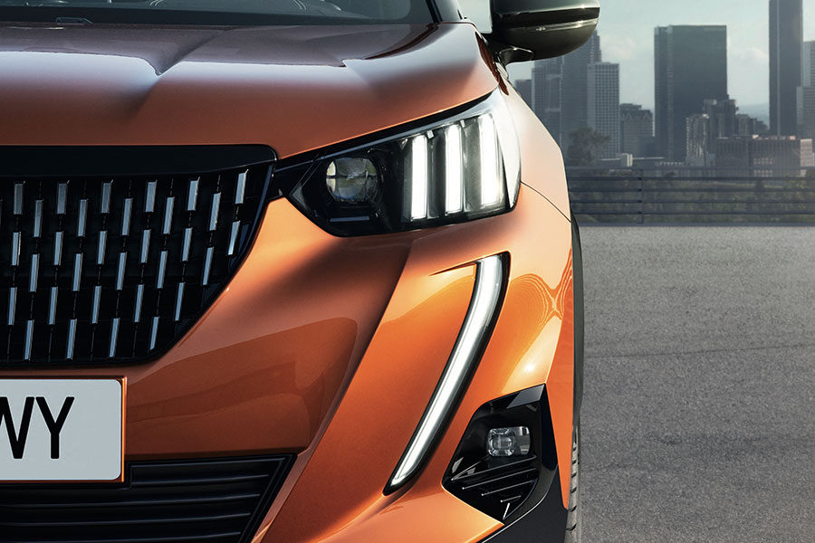 あの牙みたいなランプは…？ 変化したクルマのヘッドライト 灯具を超え