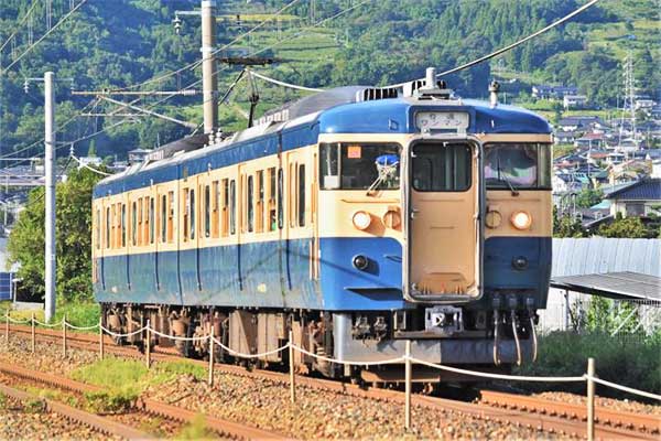国鉄型電車の2編成が7月引退へ しなの鉄道の115系「横須賀色」 | 乗り