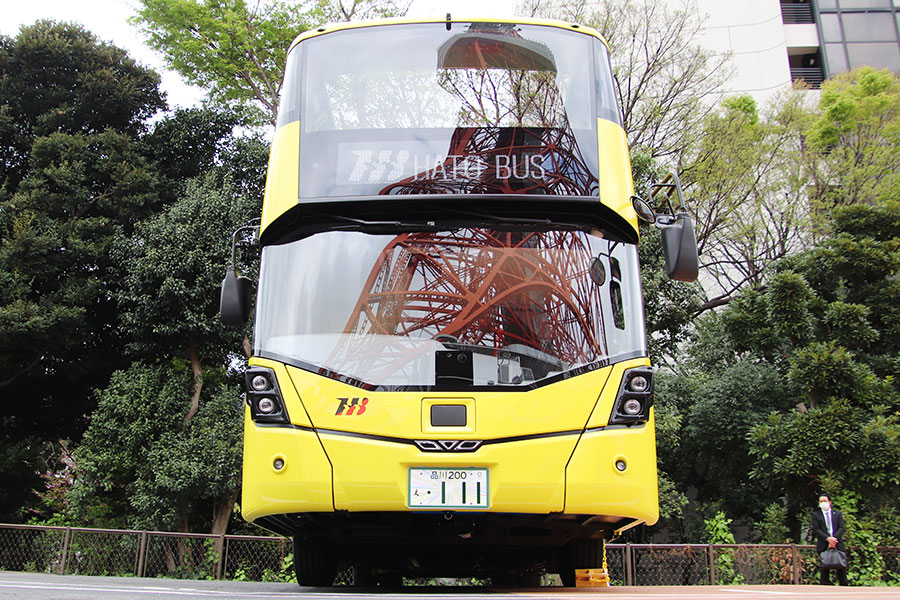 日本初導入の新型2階建てバス登場！ 英国製 はとバス初の「屋根なし