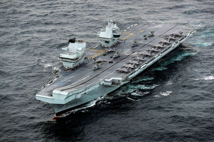 イギリス海軍「クイーン・エリザベス」空母打撃群を極東へ派遣 日本に