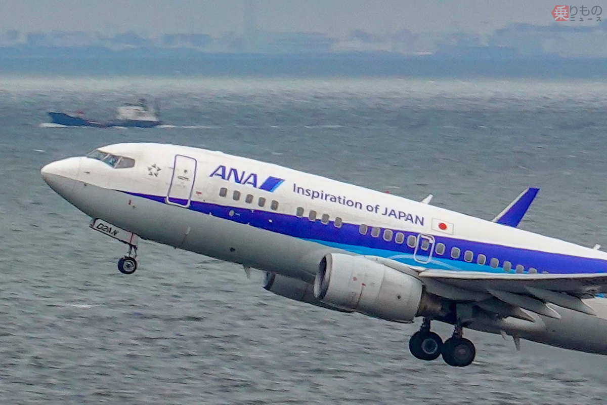 退役デカール機」デビューの裏で離日 ANAの737-700「JA02AN」の