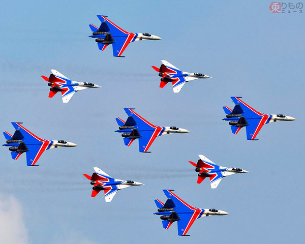 ロシア空軍 曲技飛行の2チーム結成30周年 大規模祝賀イベントを