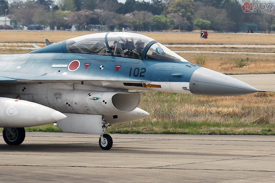 岐阜基地にしかないF-2「青いプロトタイプ」の正体とは 派手でも