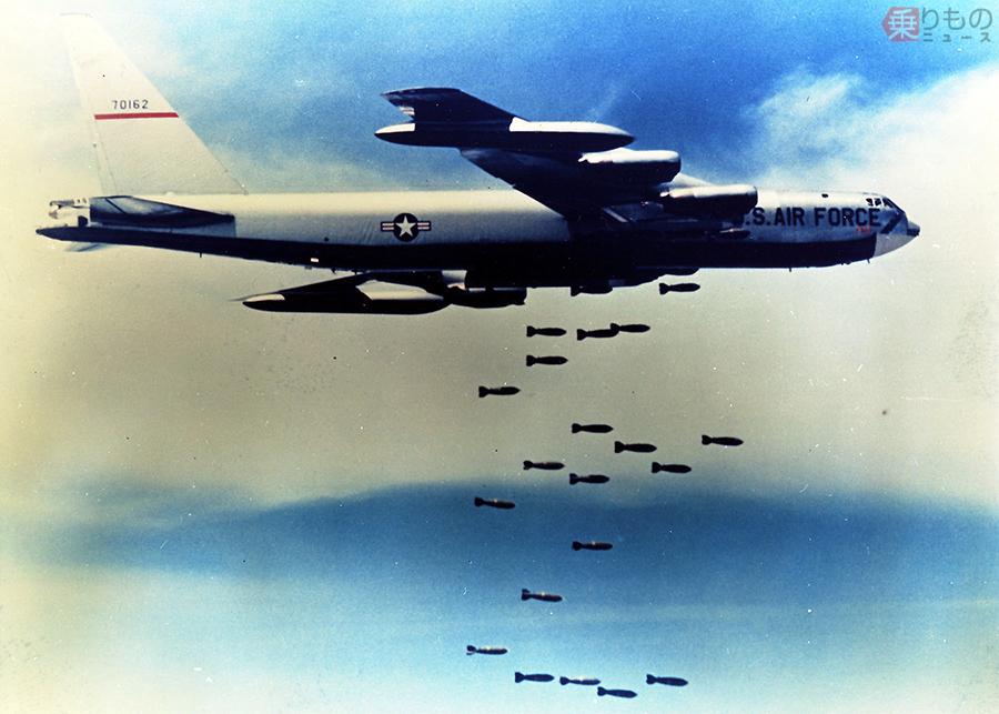 ミグ戦闘機を返り討ち！ ご長寿爆撃機B-52「成層圏の要塞」は墜