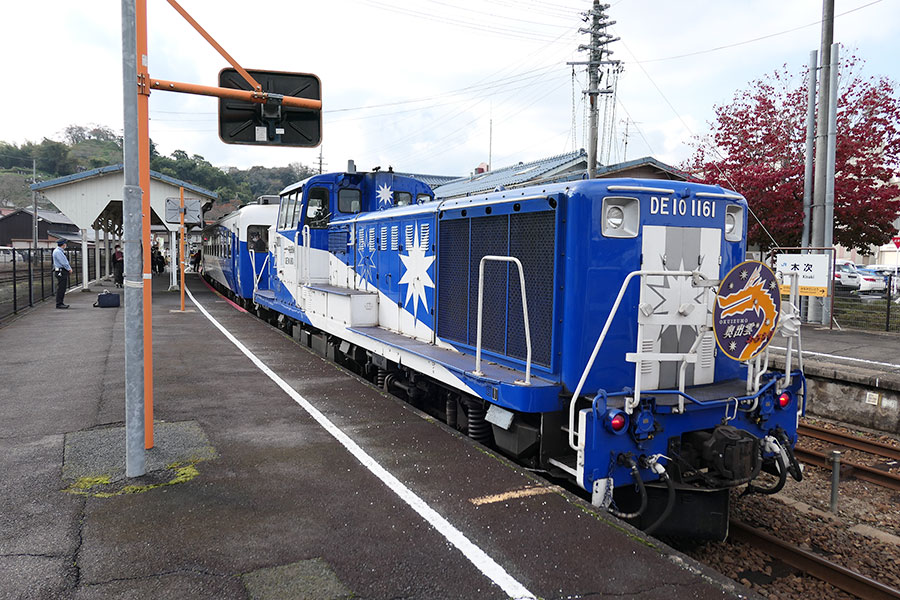 終了迫る「奥出雲おろち号」大人気！ 鉄道ファンを「地域のファン」に変えるその仕組み | 乗りものニュース