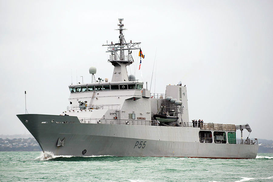 ニュージーランド海軍 補給艦 アオテアロア スコードロン ニュージーランド海軍補給艦「アオテアロア」、北朝鮮船「瀬取り