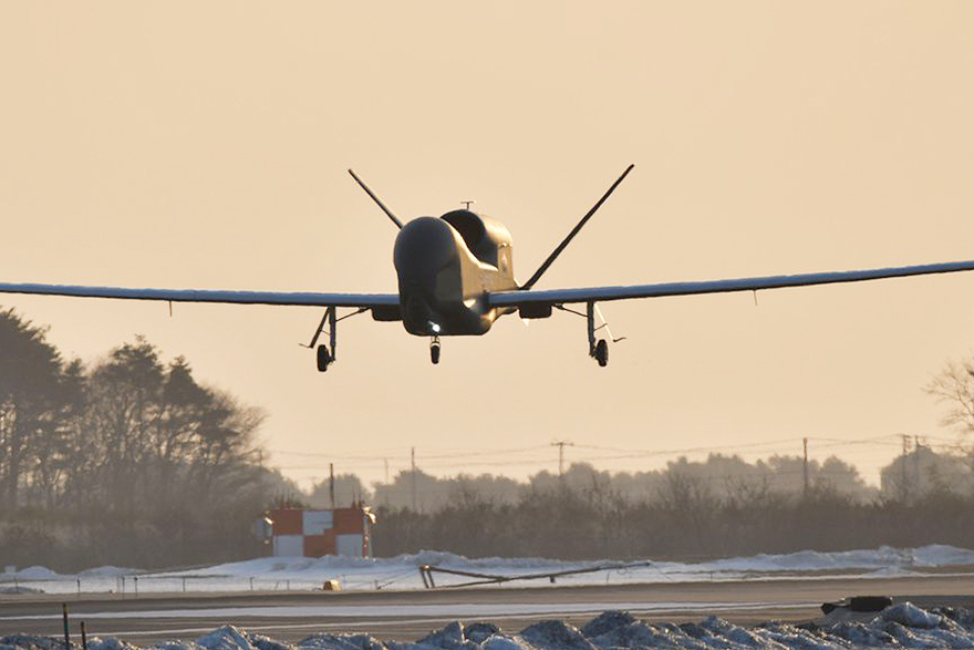 遂に来た！ 自衛隊向け無人偵察機「グローバルホーク」1番機