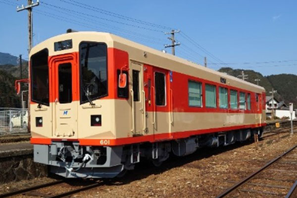 ワンマン列車のキャッシュレス化が進む？ VisaのタッチもOKな多機能