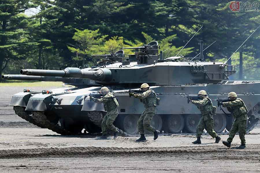 新装備てんこ盛り! 陸上自衛隊富士学校開設記念行事 観閲行進＆模擬戦3