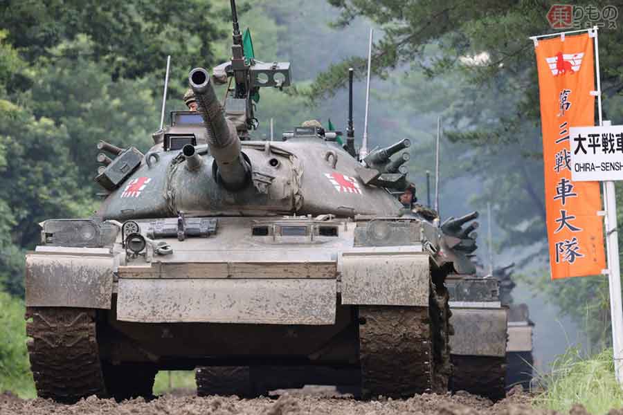 74式戦車ズラリ 7年ぶりの「中部方面隊戦車射撃競技会」ほぼアナログ
