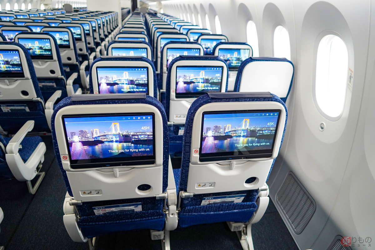 旅客機「座席のアルファベット順」なぜ変則的？ 左席から「A、B、C、H