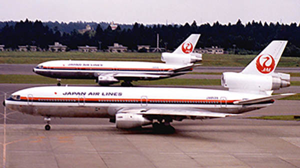 ダグラスDC-10なぜ“尾翼にエンジン串刺し”に？ 初期の「ジャンボ」っ