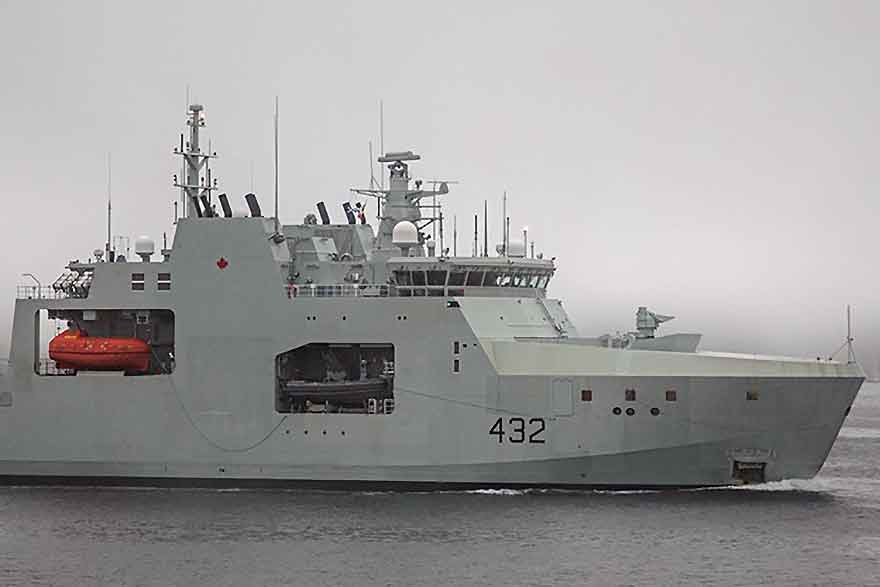 北極海航路の守護神 カナダ海軍の砕氷哨戒艦「マックス・バーネイズ