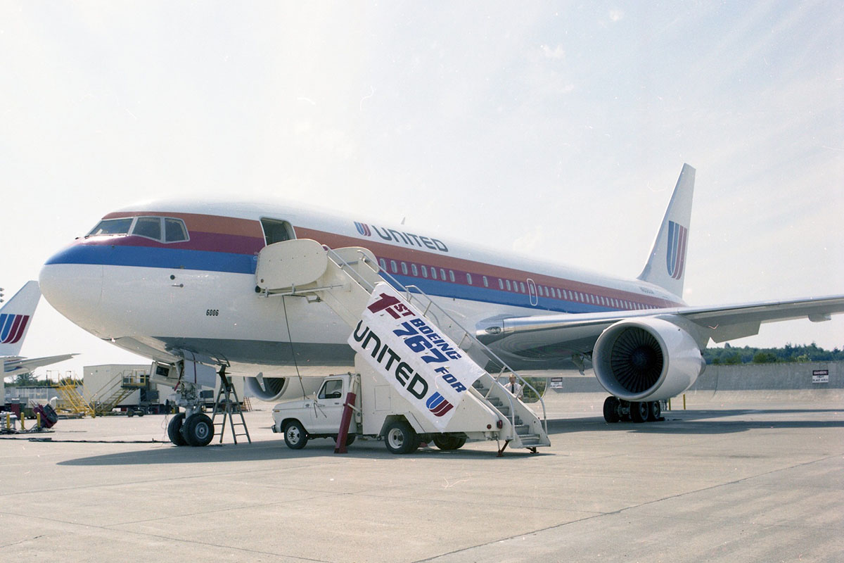 実は国際線のパイオニア!? JAL・ANAでまだ主力「ボーイング767」のスゴ