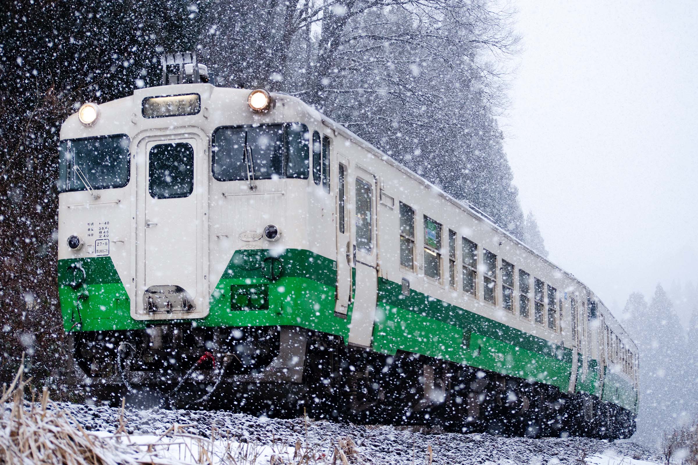 キハ110系を往年のキハ40系カラーに！ 全通記念し国鉄カラーに続く第2