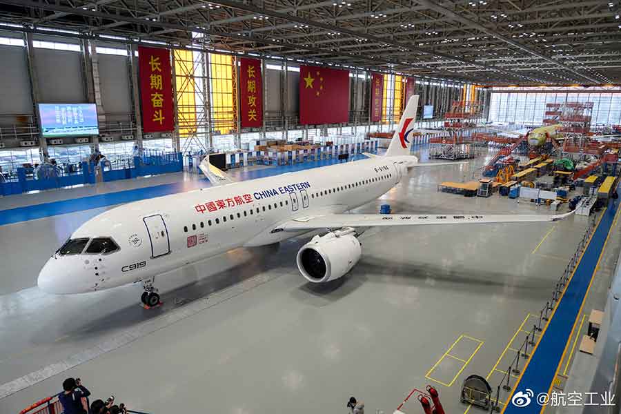 A320＆B737とガチ競合？ 中国初の国産ジェット旅客機「C919」引き渡し