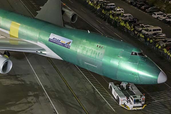 さらば歴史的名旅客機！ 「最後のジャンボ機」塗装が完了 デザインは