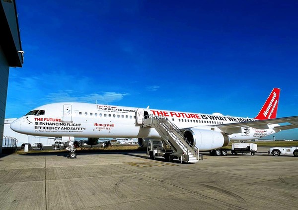 激珍機「余計な翼がついた魔改造ボーイング757」羽田に再び出現！ 韓国