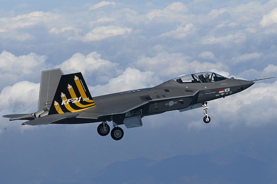 画像ギャラリー | 韓国戦闘機KF-21「ポラメ」今度はふたり乗り！ 複座