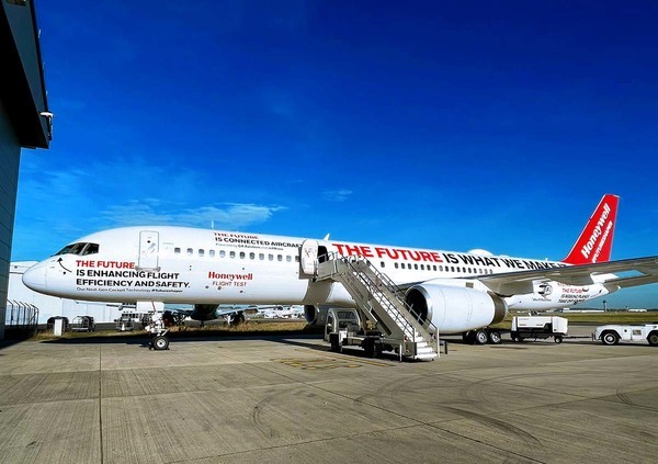 激珍機「余計な翼がついた魔改造ボーイング757」が離日 機齢40年