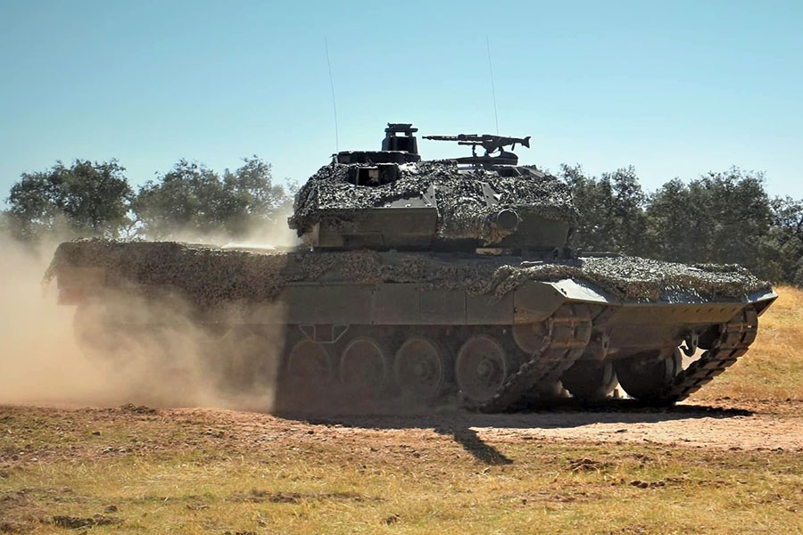 タミヤ1/35スケール レオパルド2A6 ウクライナ軍 りろさん予約済