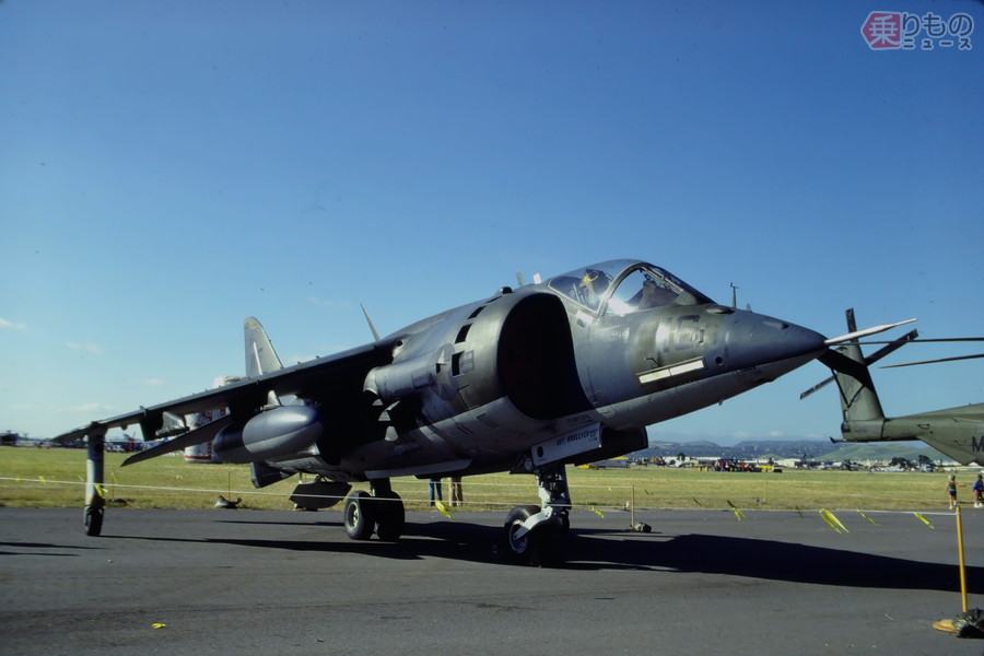 英海軍 戦闘機 ハリアー Harrier タグ キーホルダー 攻撃機 文字入り 英海軍 戦闘機 ハリアー Harrier タグ キーホルダー 攻撃機 文字