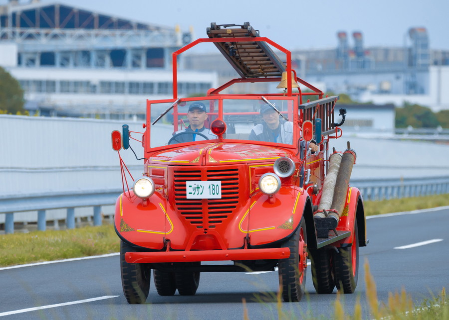 125610_230427_nissan180_01.jpg