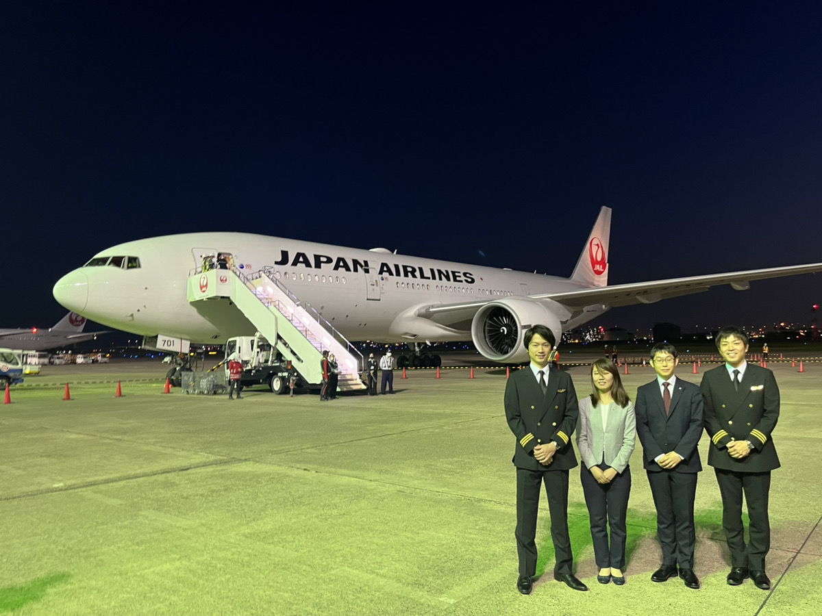 国内初の「伝説のラストフライト」出発！ JAL「777-200ER」初
