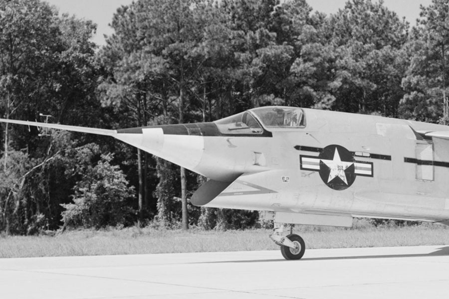顎しゃくれすぎ!」XF8U-3「クルセイダー III」初飛行-1958.6.2 顎しゃくれすぎ!」XF8U-3「クルセイダー III」初飛行-1958.6.2