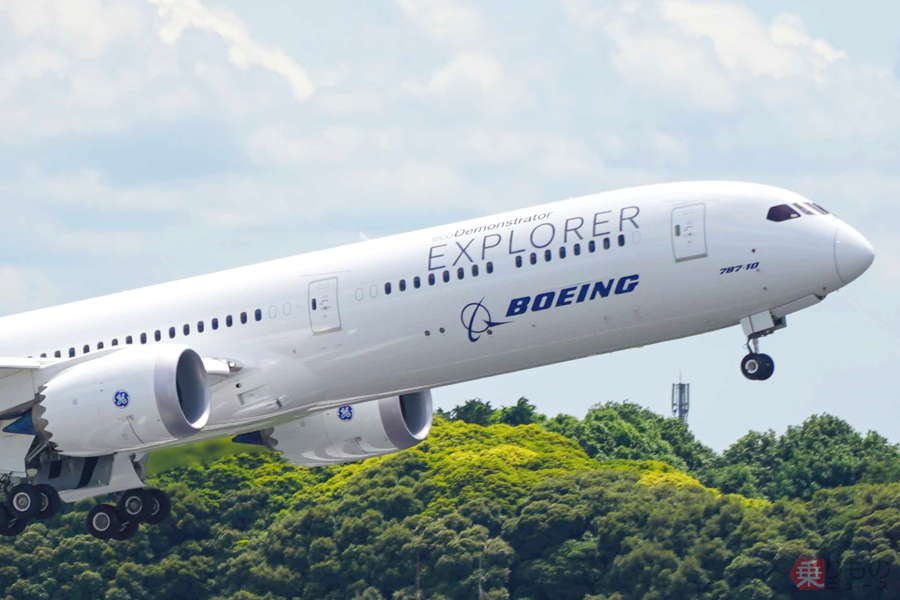 激レア！「真っ白すぎるボーイングの珍飛行機」成田から空へ