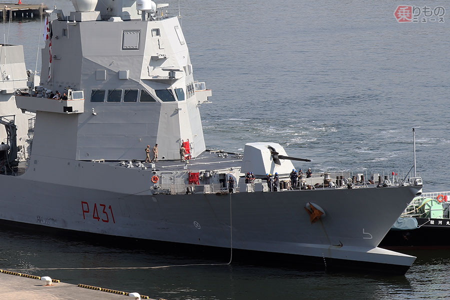 初来日！ イタリア軍艦「F・モロジーニ」特徴は突き出た艦首の“下あご