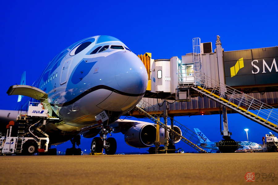 40か月ぶりに2機のANA巨大機「A380」、揃ってホノルルへ… 成田空港に