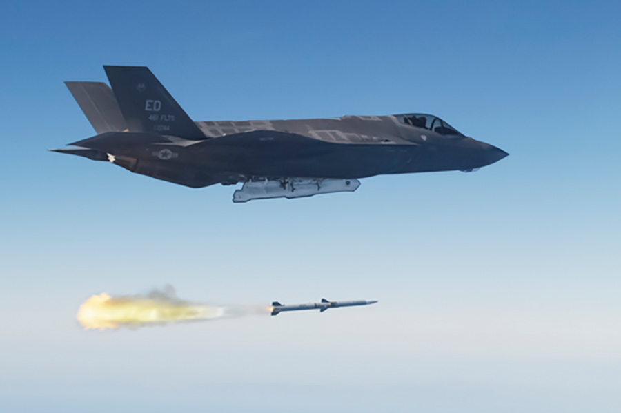 何かの暗号？ 軍用機がミサイルを発射するとき「フォックス
