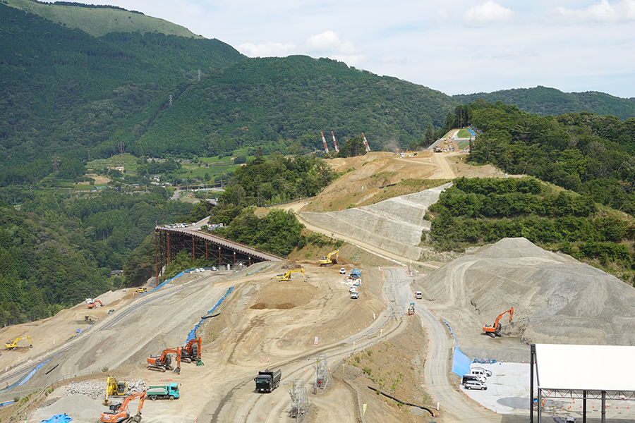 ご当地ウルトラマン・熱海 新東名の“ウルトラ怪獣に壊されたトンネル”とは？ 作業員
