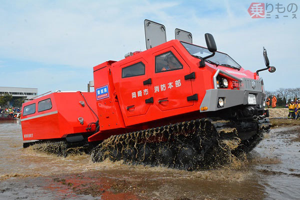 レッドサラマンダー」ちゃうで！ 消防の“水陸両用車”実はかなり増えていた 実際“使える”のか？ | 乗りものニュース